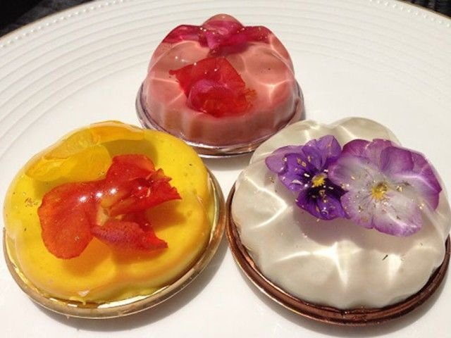 Des Desserts En Gelatine Renfermant De Magnifiques Fleurs Food Geek Love