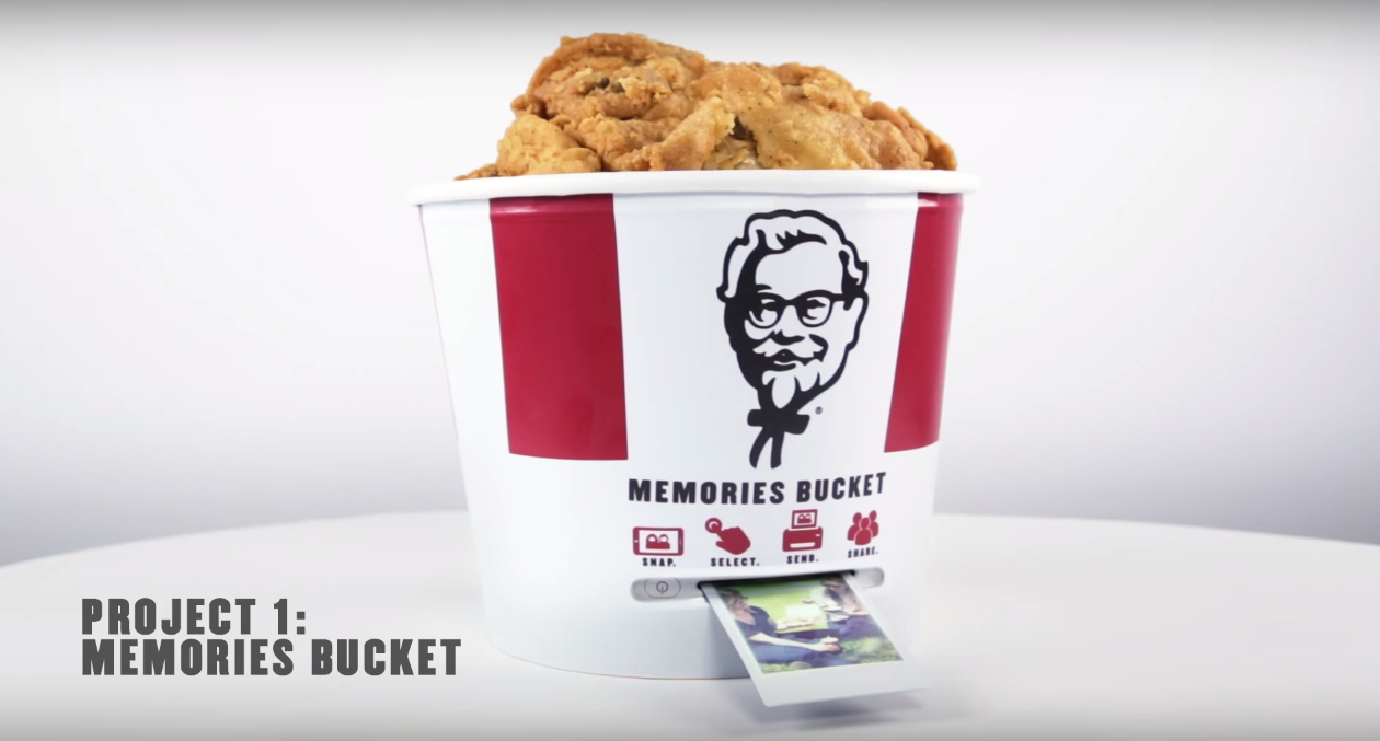 KFC créé le bucket connecté qui imprime vos photos en temps réel !